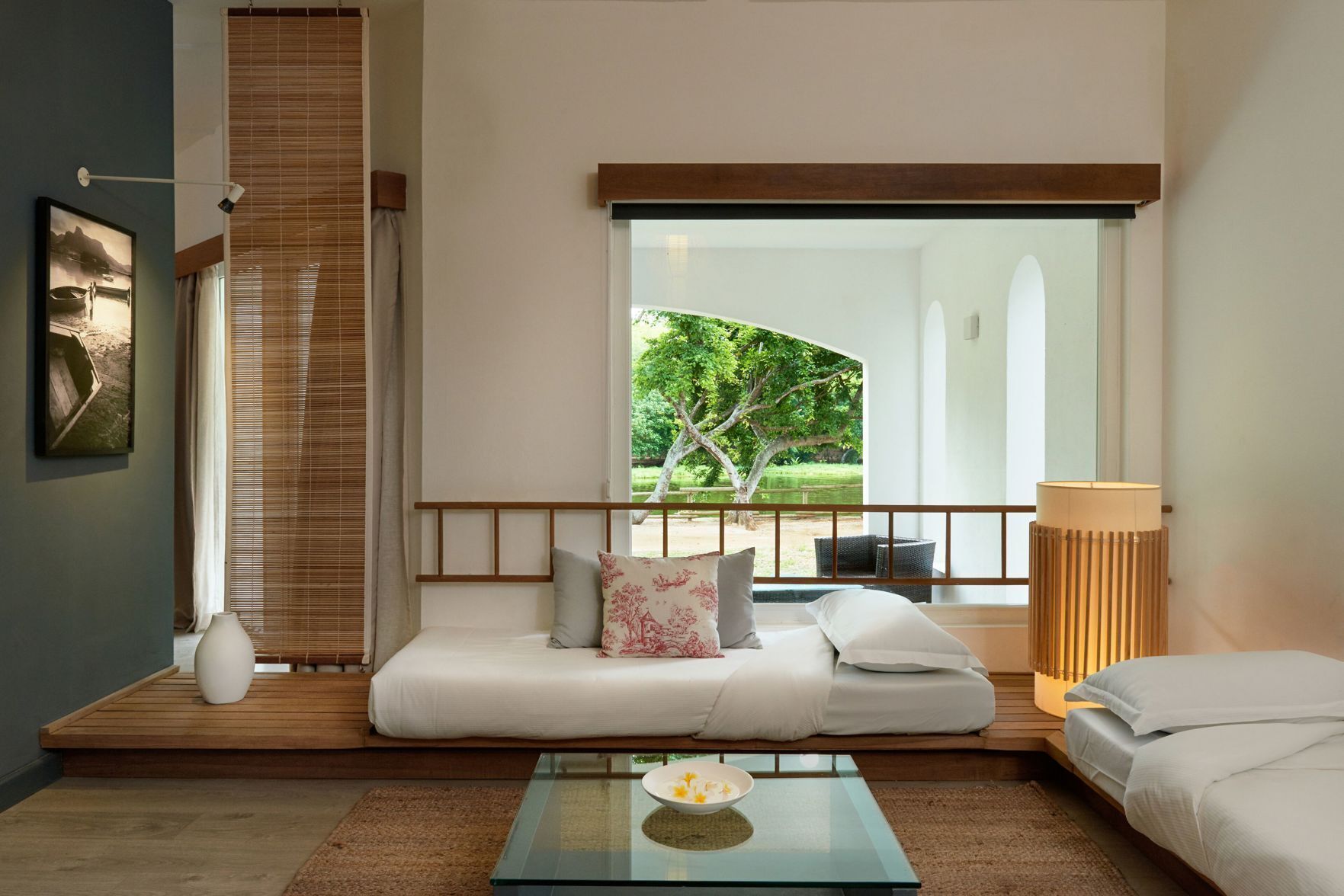 Minibar, Zimmersafe, Schreibtisch, Verdunkelungsvorhänge