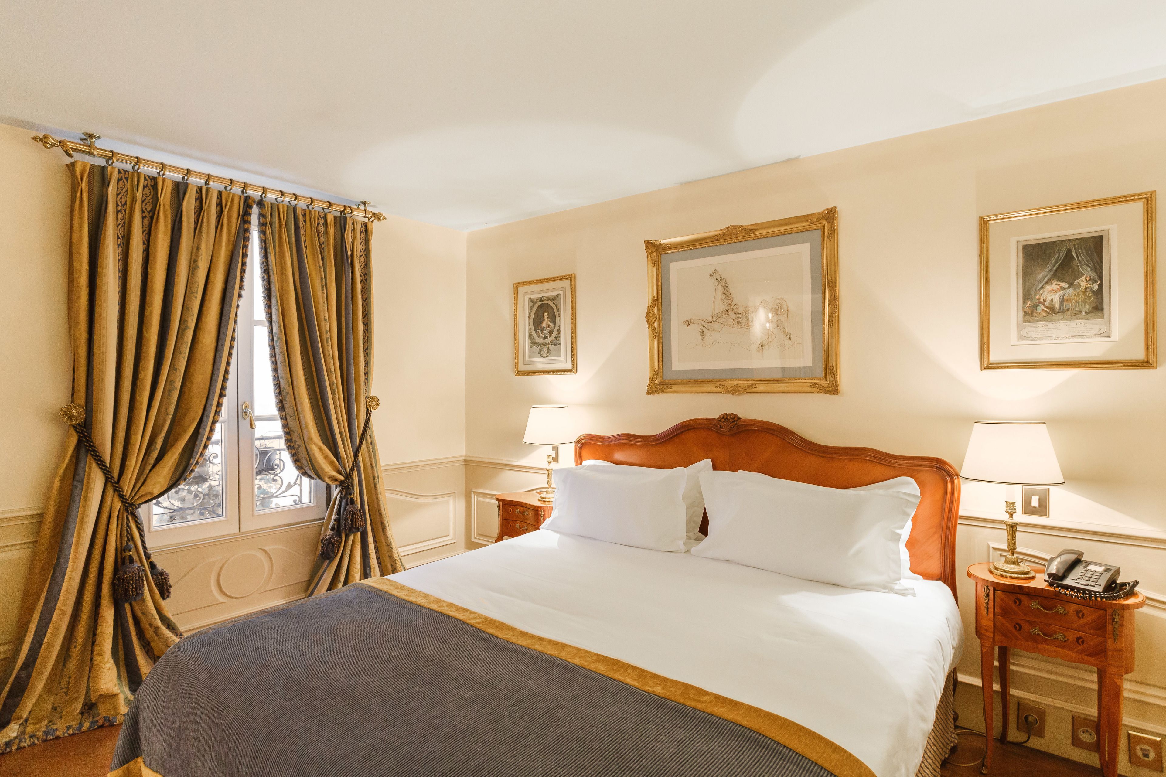 junior suite | minibar, in-room safe, desk, soundproofing