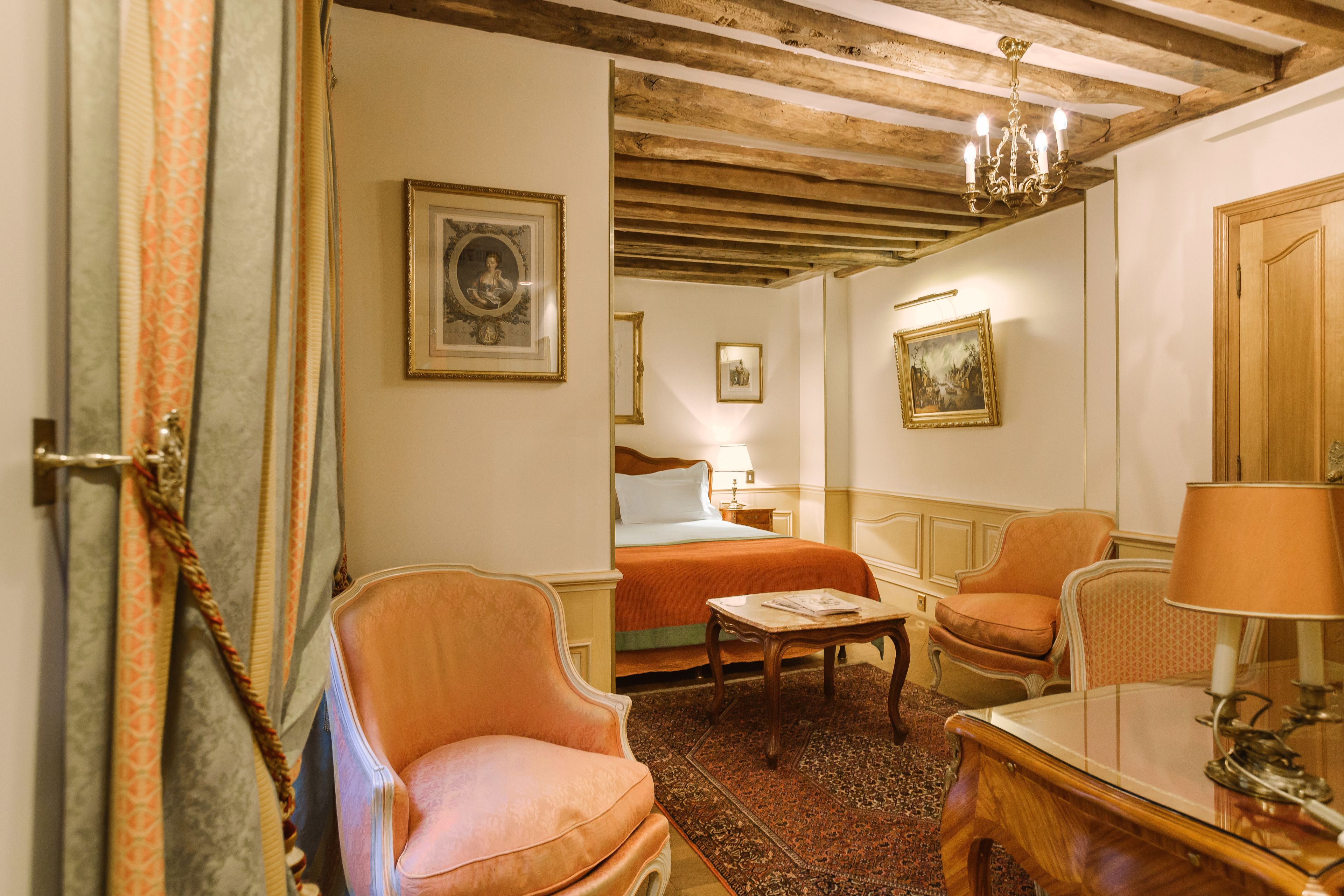 executive double room | minibar, in-room safe, desk, soundproofing