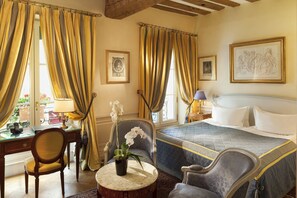 Superior Double Room | Minibar, in-room safe, desk, soundproofing - Hotel Luxembourg Parc (Paris)