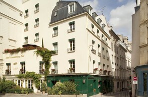 Front of property - Hotel Luxembourg Parc (Paris)
