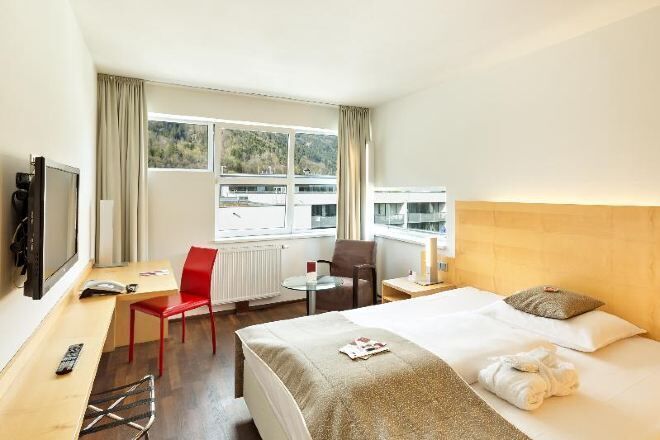 Ropa de cama hipoalergénica y minibar 