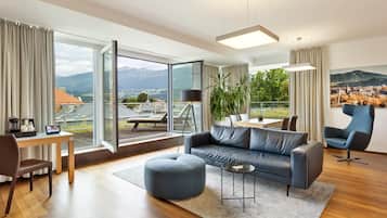 Suite | 1 bedroom, hypo-allergenic bedding, minibar, in-room safe