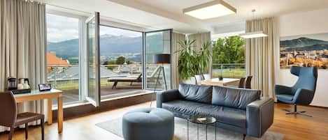 Suite | 1 bedroom, hypo-allergenic bedding, minibar, in-room safe