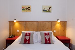 Desk, blackout curtains, iron/ironing board, free WiFi - The Originals City, Hôtel de l'Ange, Guebwiller (Guebwiller)