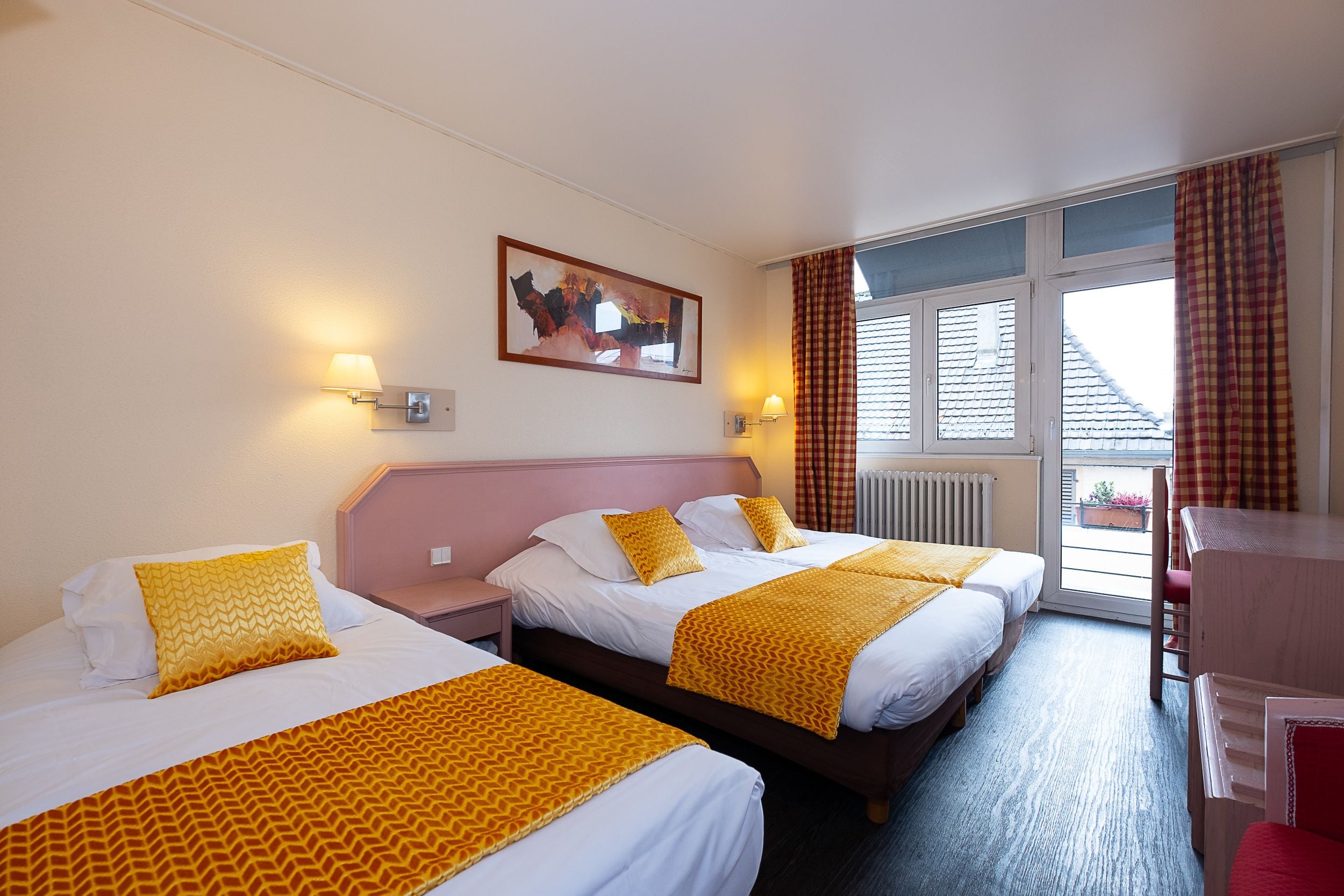 triple room | desk, blackout curtains, iron/ironing board, free wifi