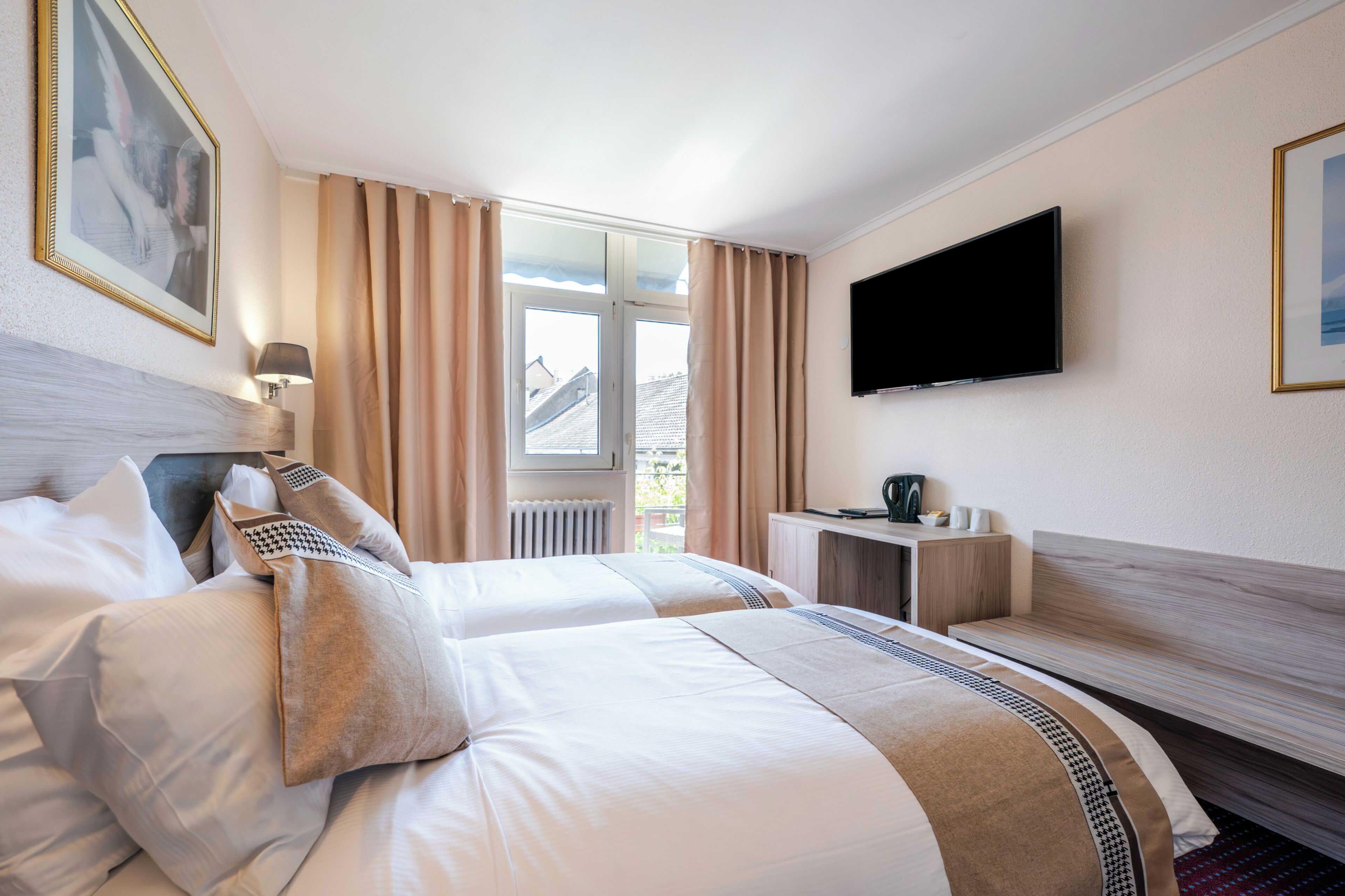 Comfort Double or Twin Room | In-room dining