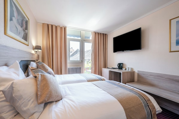 Comfort-Doppel- oder -Zweibettzimmer | Essbereich im Zimmer