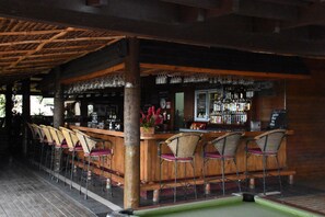 2 bars/lounges - Club Fiji Resort (Nadi)