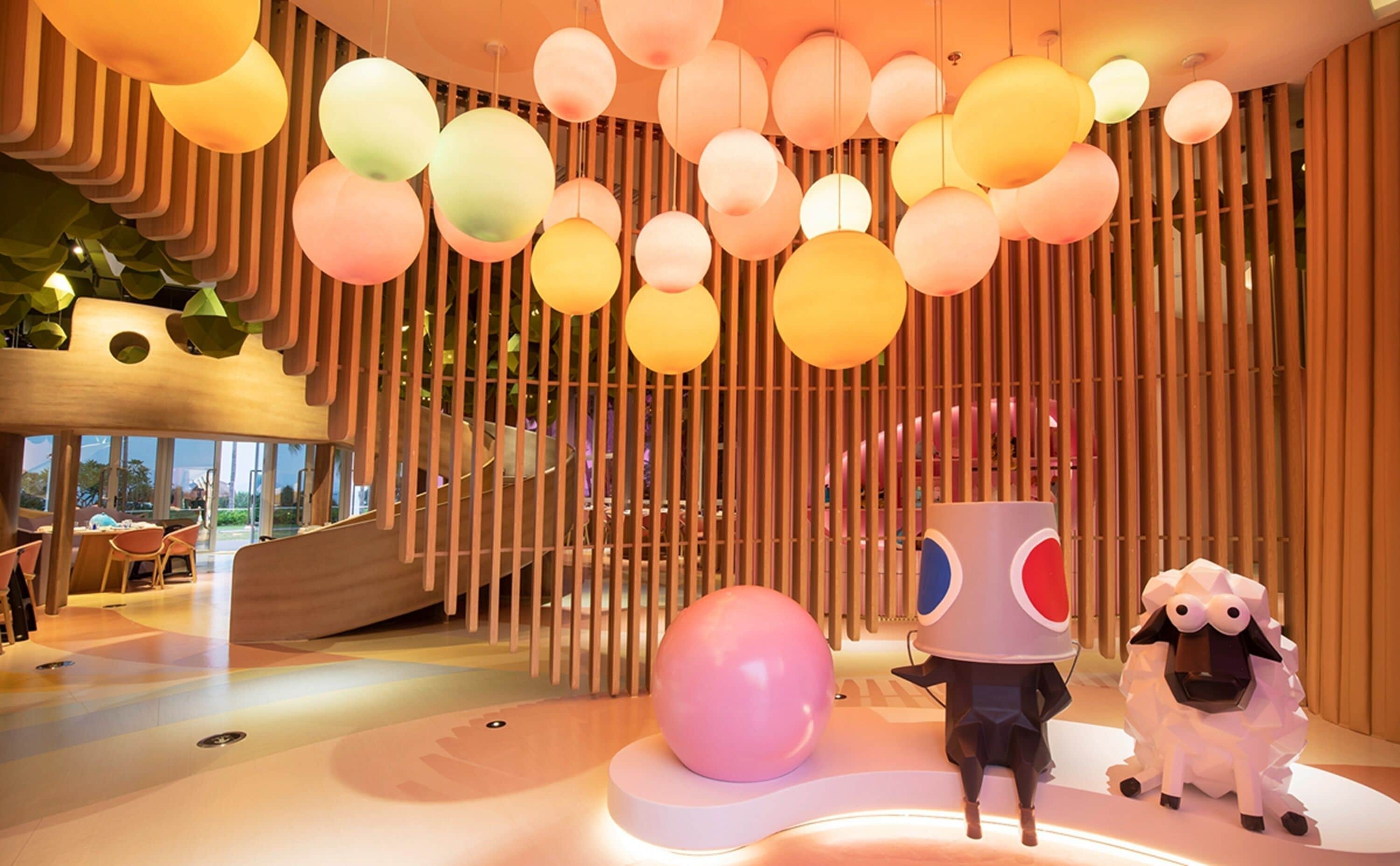 3 restaurants, breakfast, lunch, dinner served; chinese cuisine