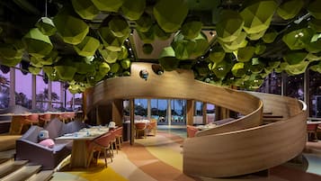 3 restaurants; breakfast, lunch, and dinner served