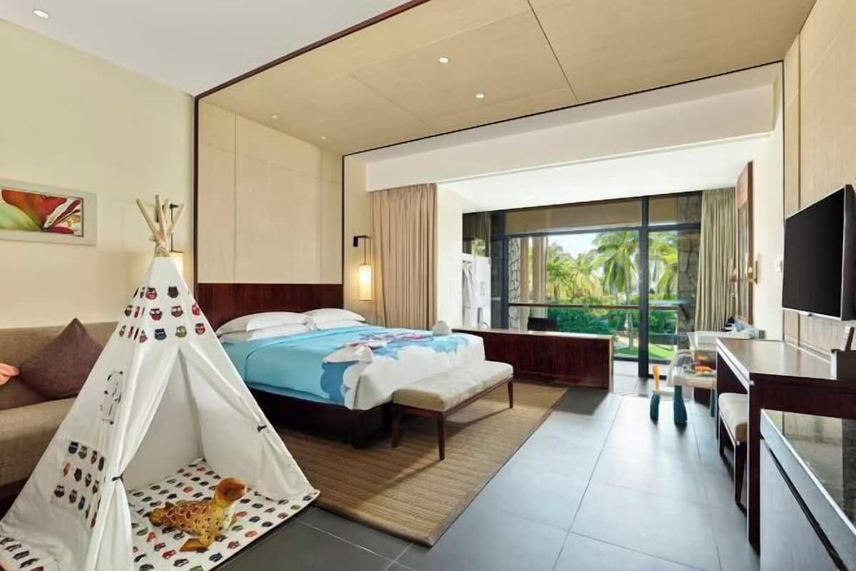 Egyptian cotton sheets, premium bedding, down duvets