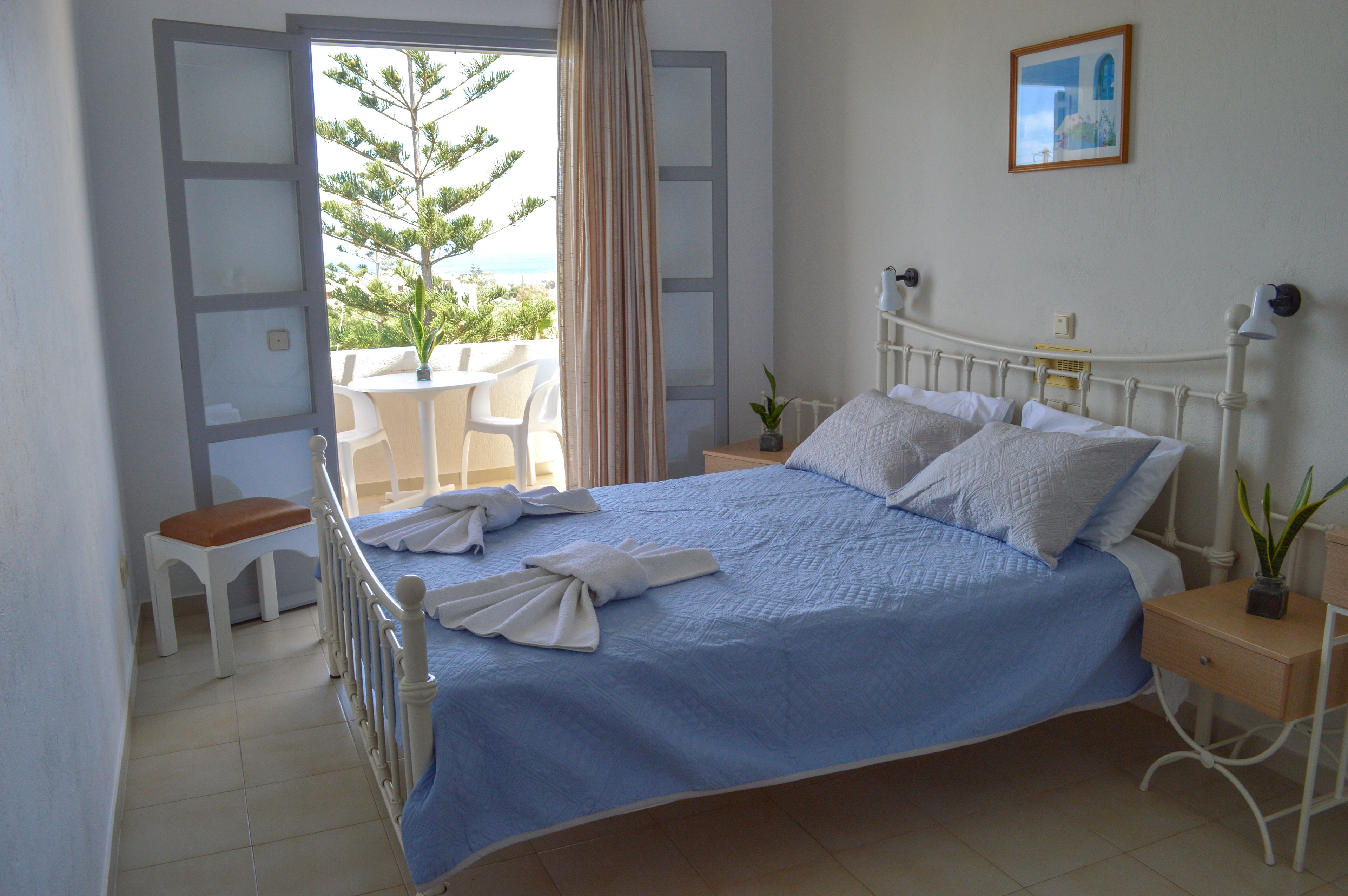 double room, sea view | pillow-top beds, in-room safe, desk, soundproofing