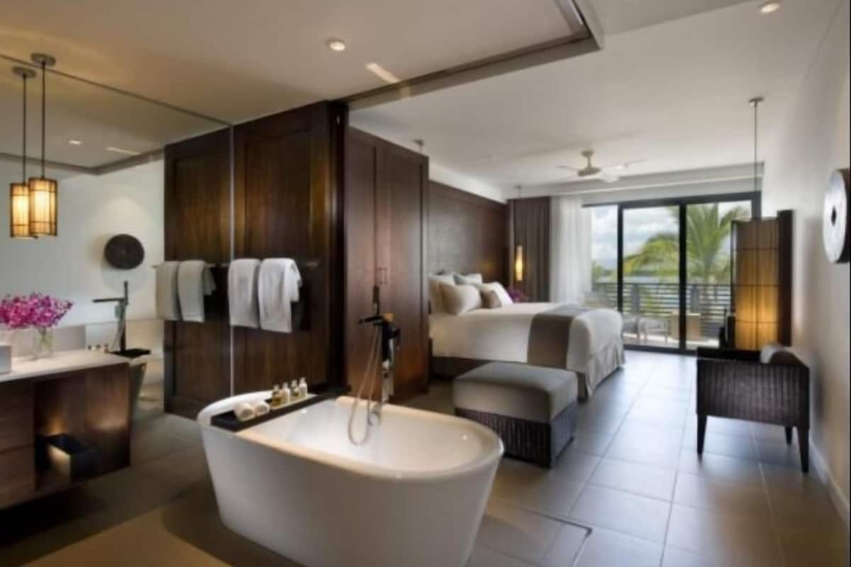 Seprai premium, brankas, kedap suara, dan setrika/meja setrika