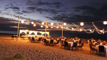 3 restaurants; breakfast, lunch, dinner and brunch served