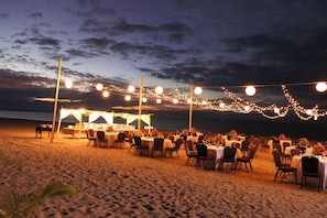3 restaurants; breakfast, lunch, dinner and brunch served 