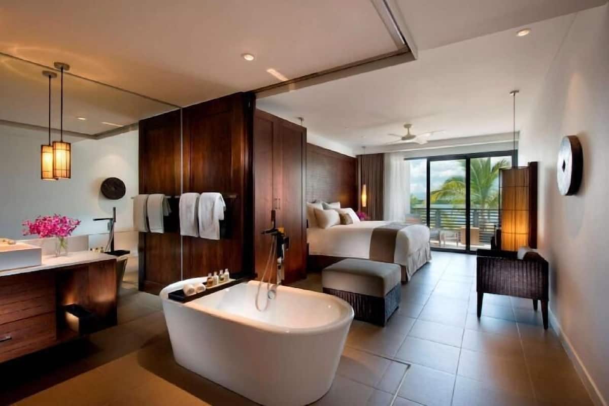 Seprai premium, brankas, kedap suara, dan setrika/meja setrika