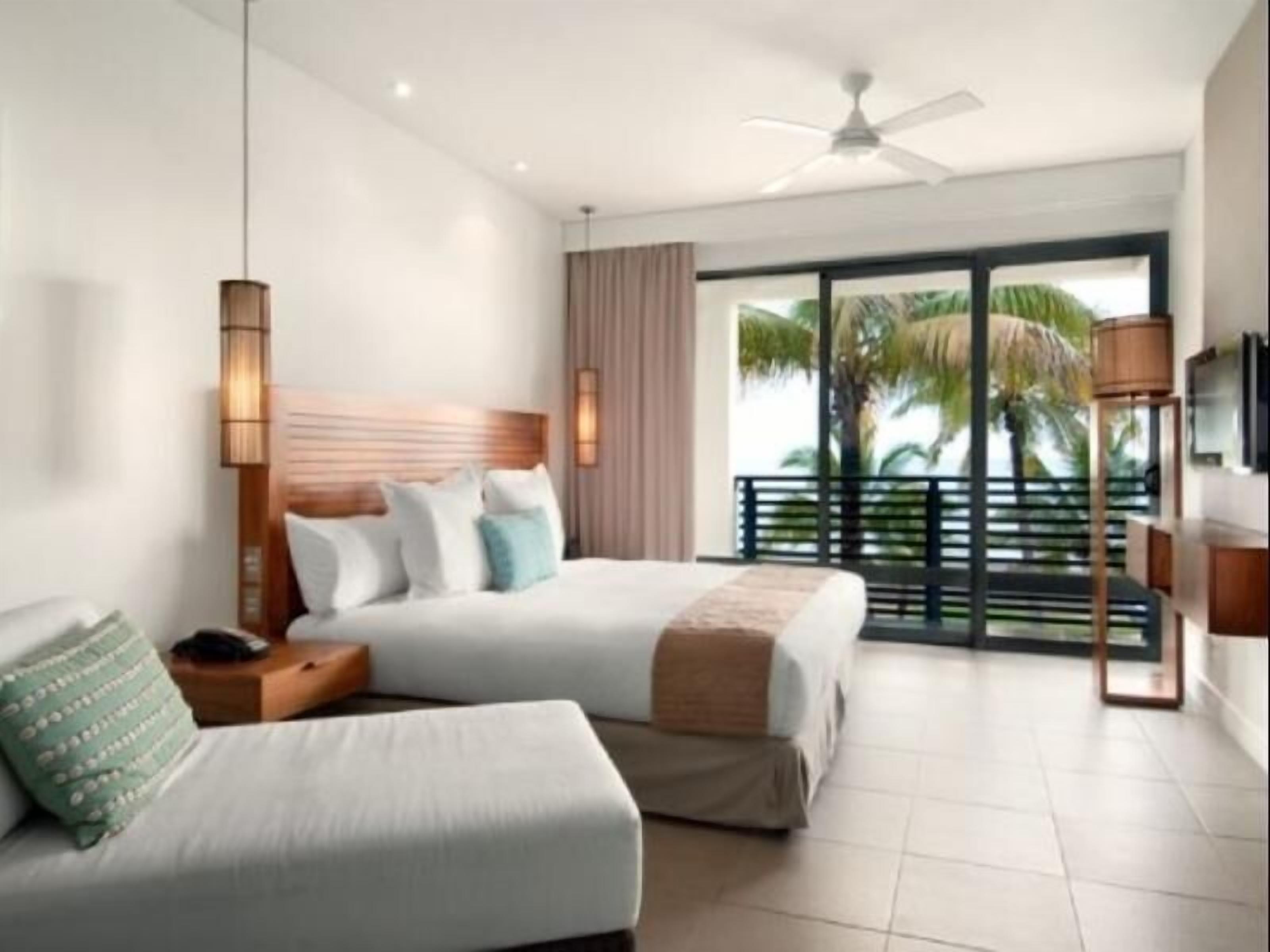 Seprai premium, brankas, kedap suara, dan setrika/meja setrika