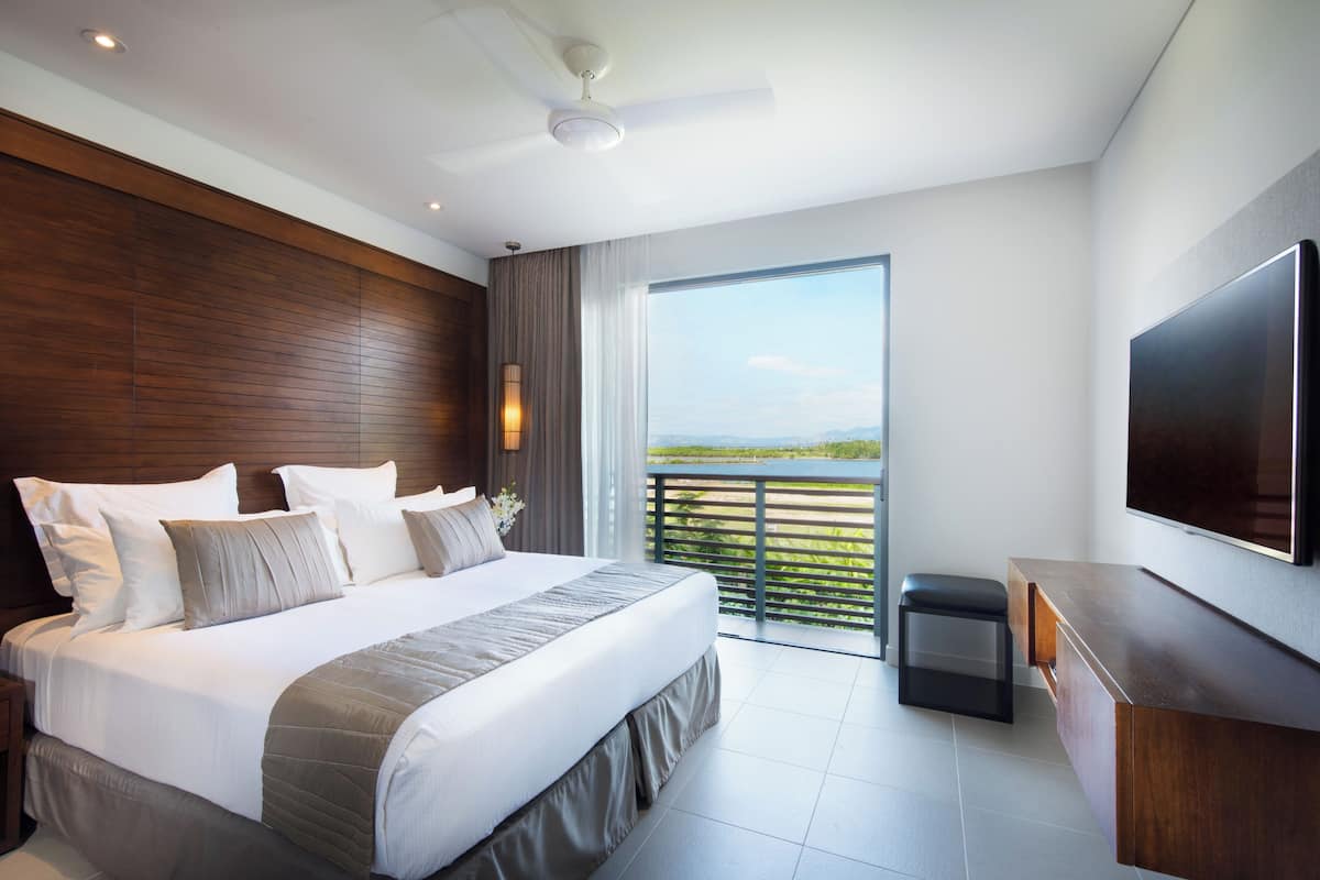 Premium bedding, in-room safe, soundproofing, iron/ironing board