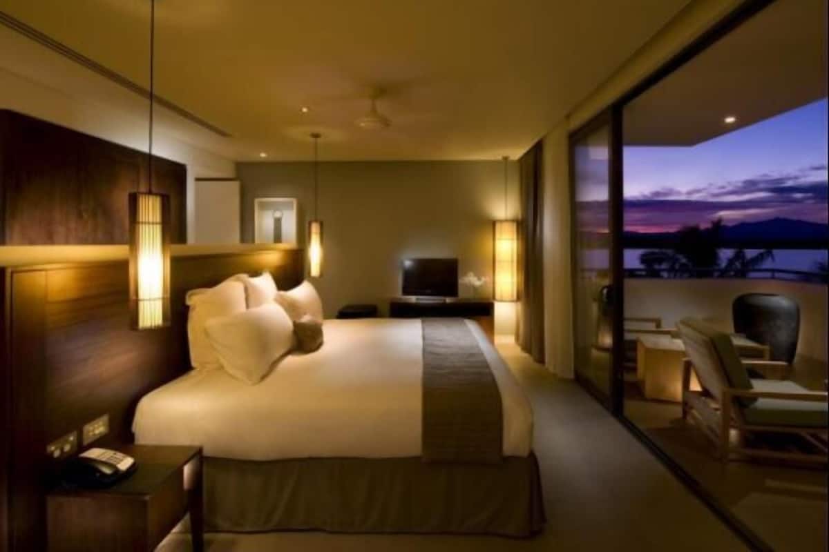 Seprai premium, brankas, kedap suara, dan setrika/meja setrika