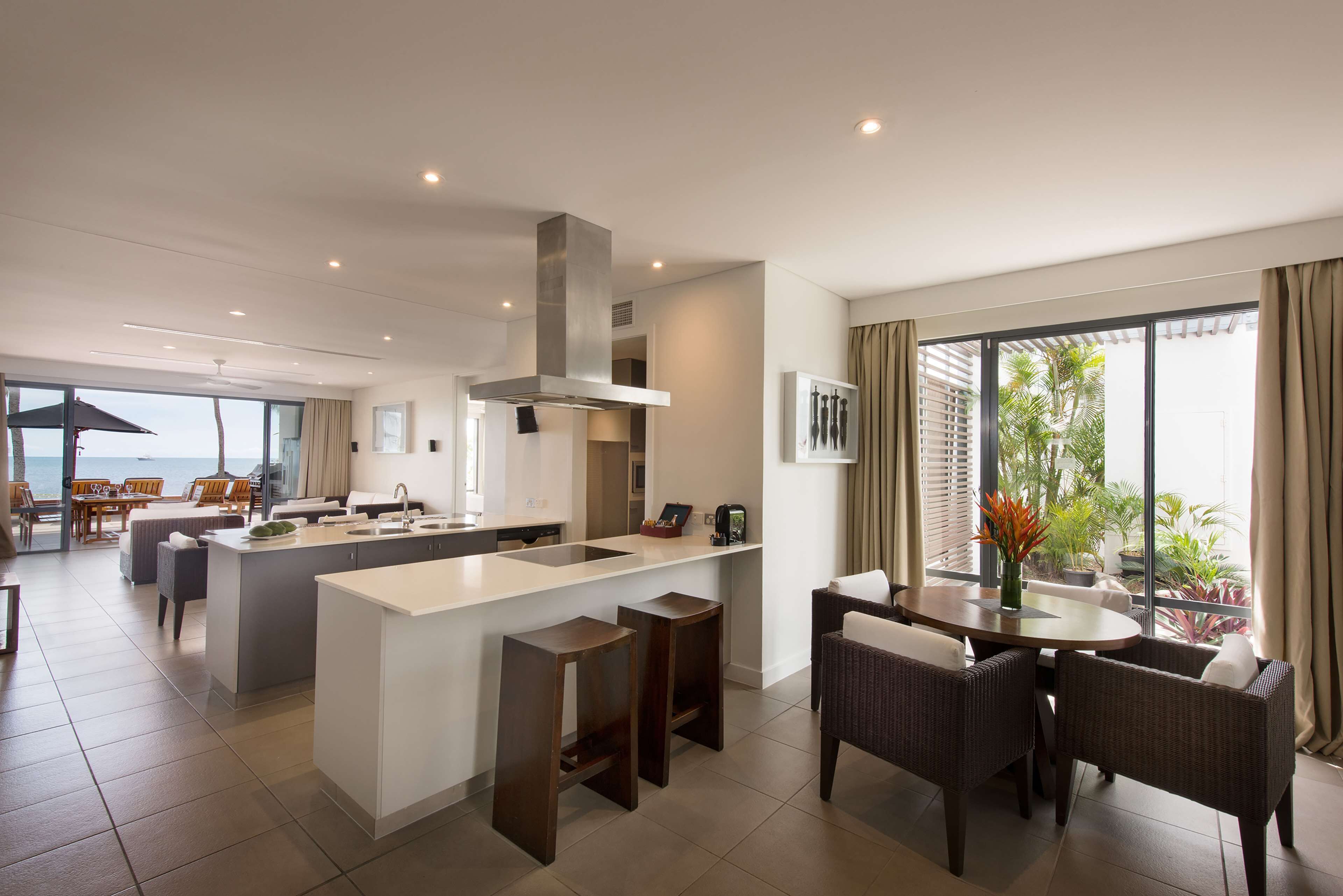 room, 3 bedrooms, private pool, beachfront (residence) | private kitchen