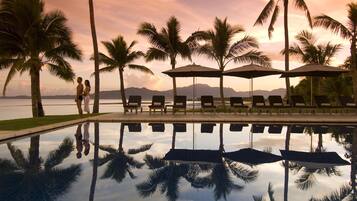 9 outdoor pools, pool umbrellas, pool loungers