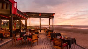3 restaurants, breakfast, lunch, dinner served; Asian cuisine