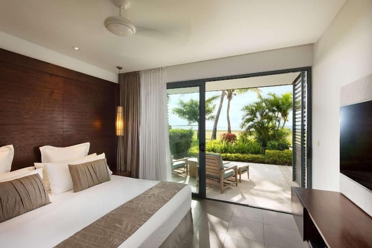 Premium bedding, in-room safe, soundproofing, iron/ironing board