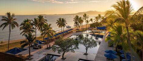 9 outdoor pools, pool umbrellas, pool loungers