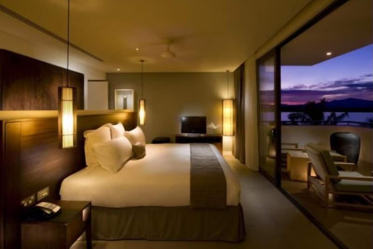 Seprai premium, brankas, kedap suara, dan setrika/meja setrika