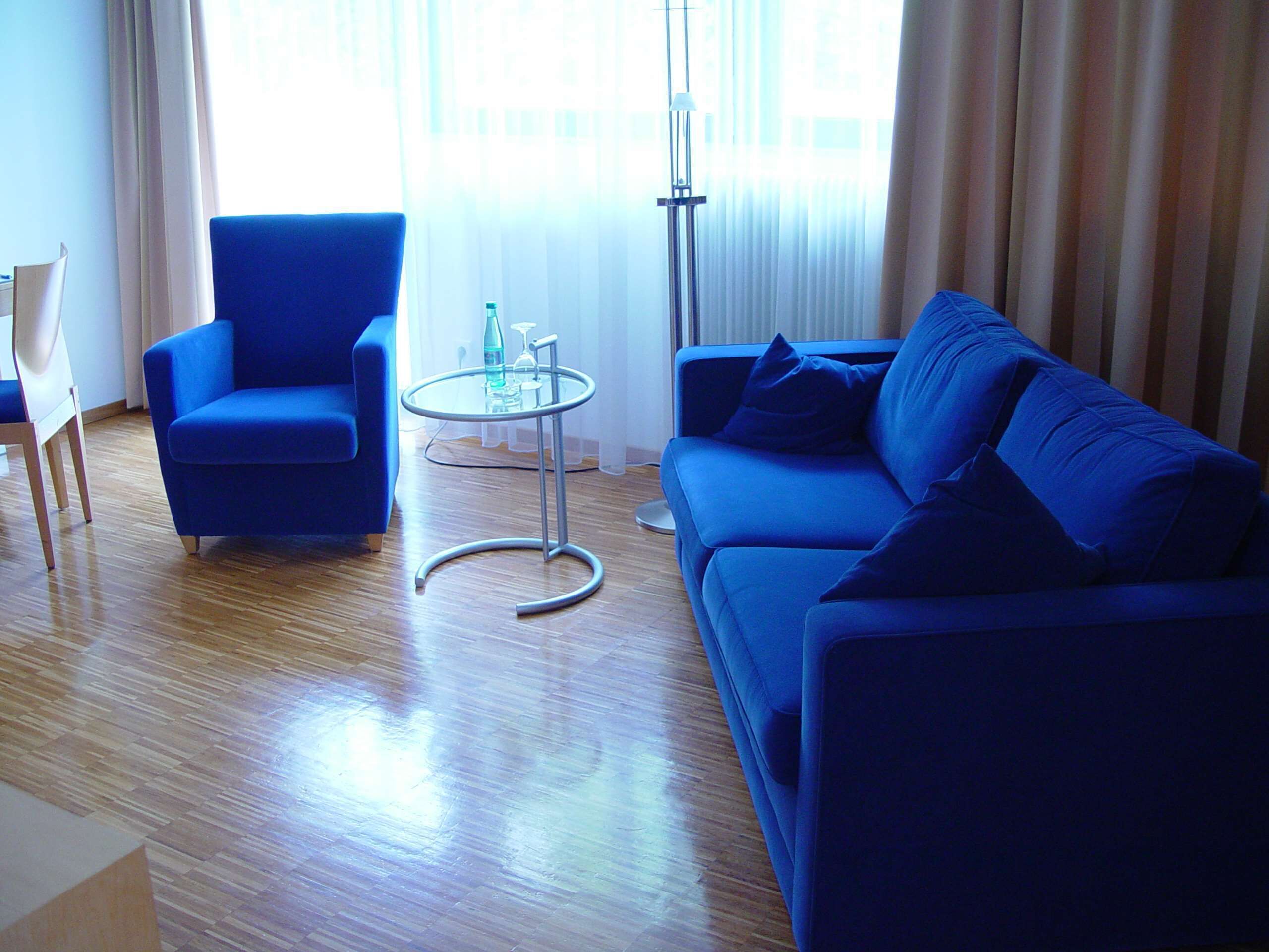 hypo-allergenic bedding, in-room safe, desk, laptop workspace