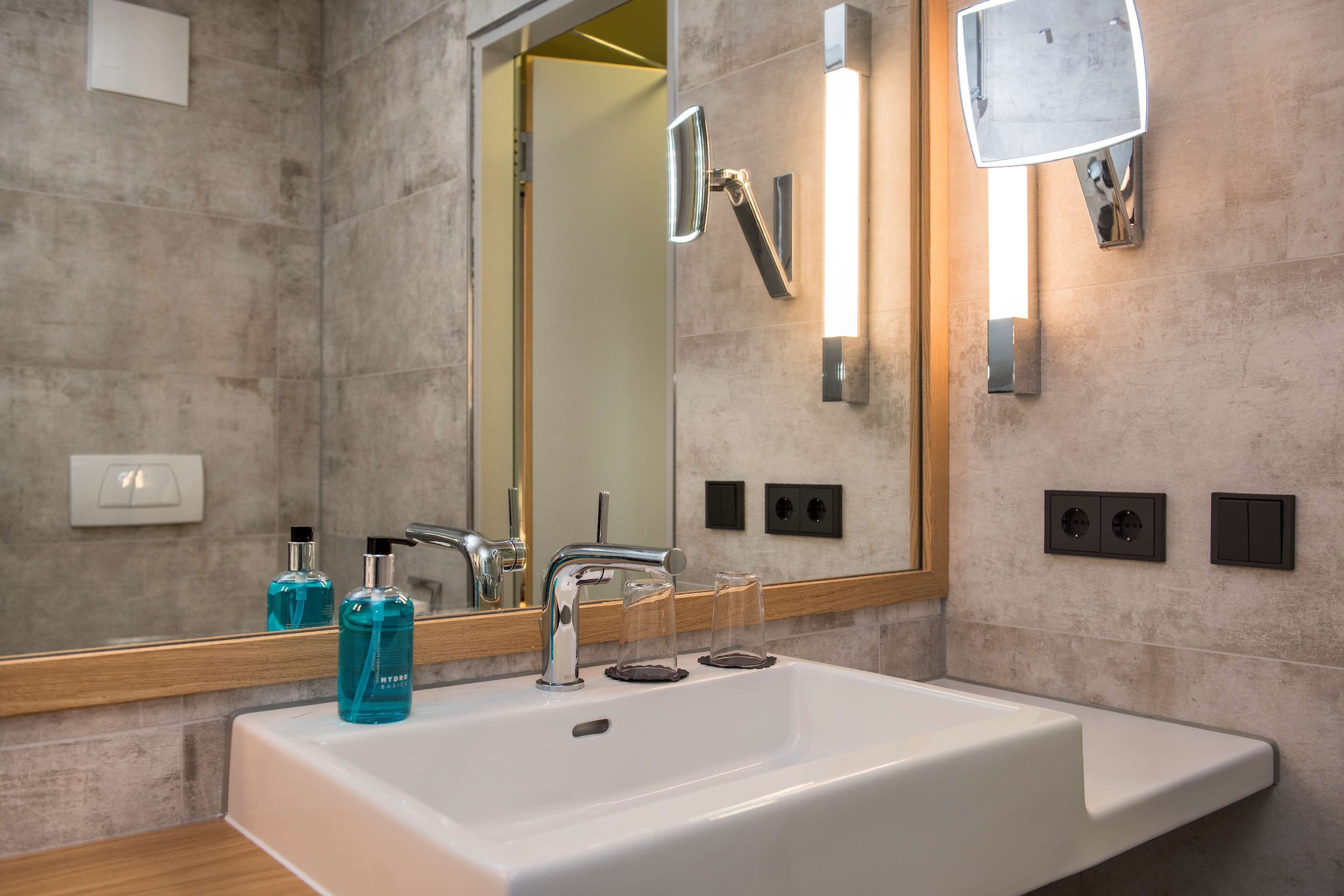 hypo-allergenic bedding, in-room safe, desk, laptop workspace