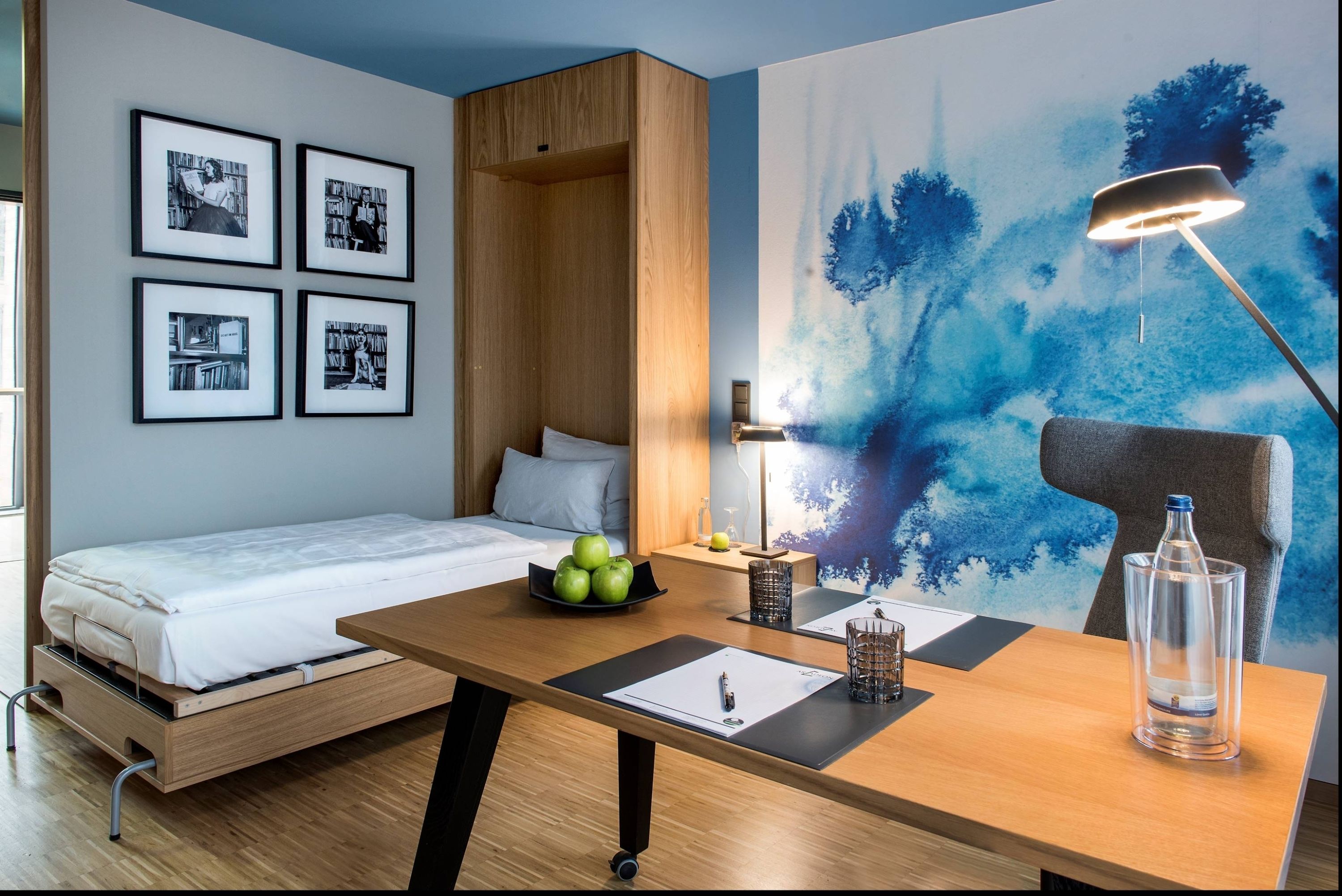 standard single room | in-room business centre