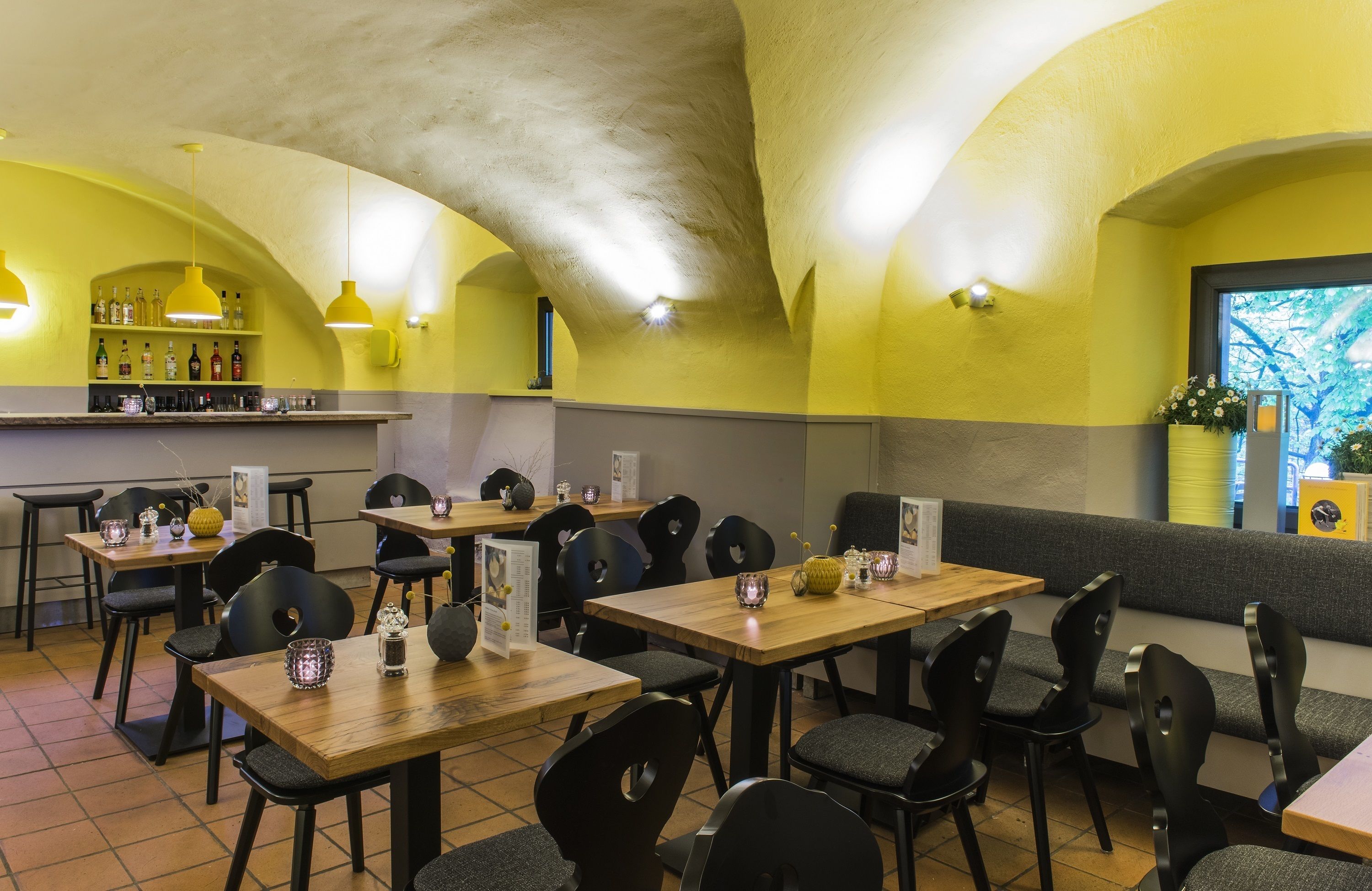 Breakfast, lunch and dinner served