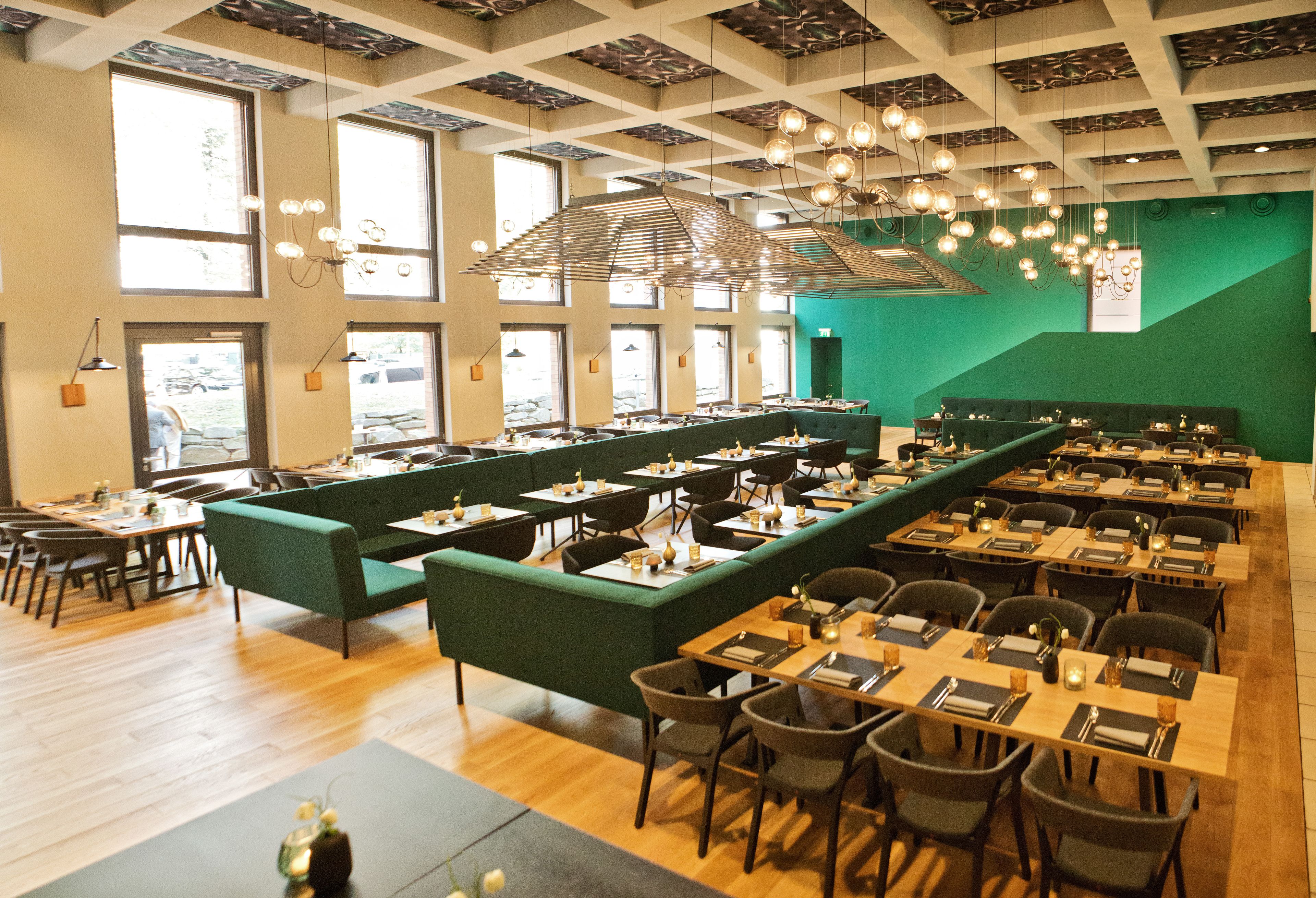 breakfast, lunch and dinner served