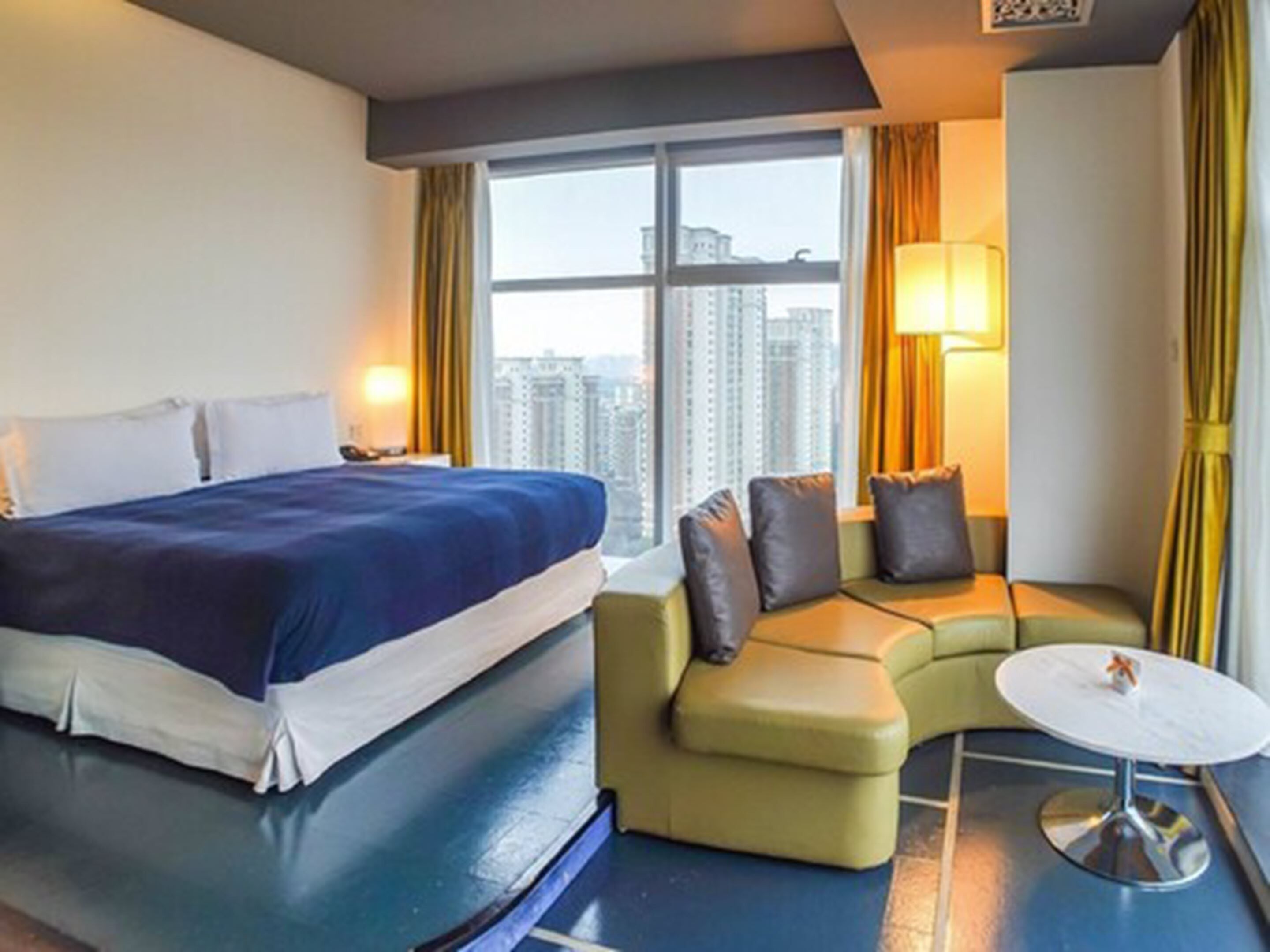 suite, 1 king bed (privilege) | premium bedding, minibar, in-room safe, desk
