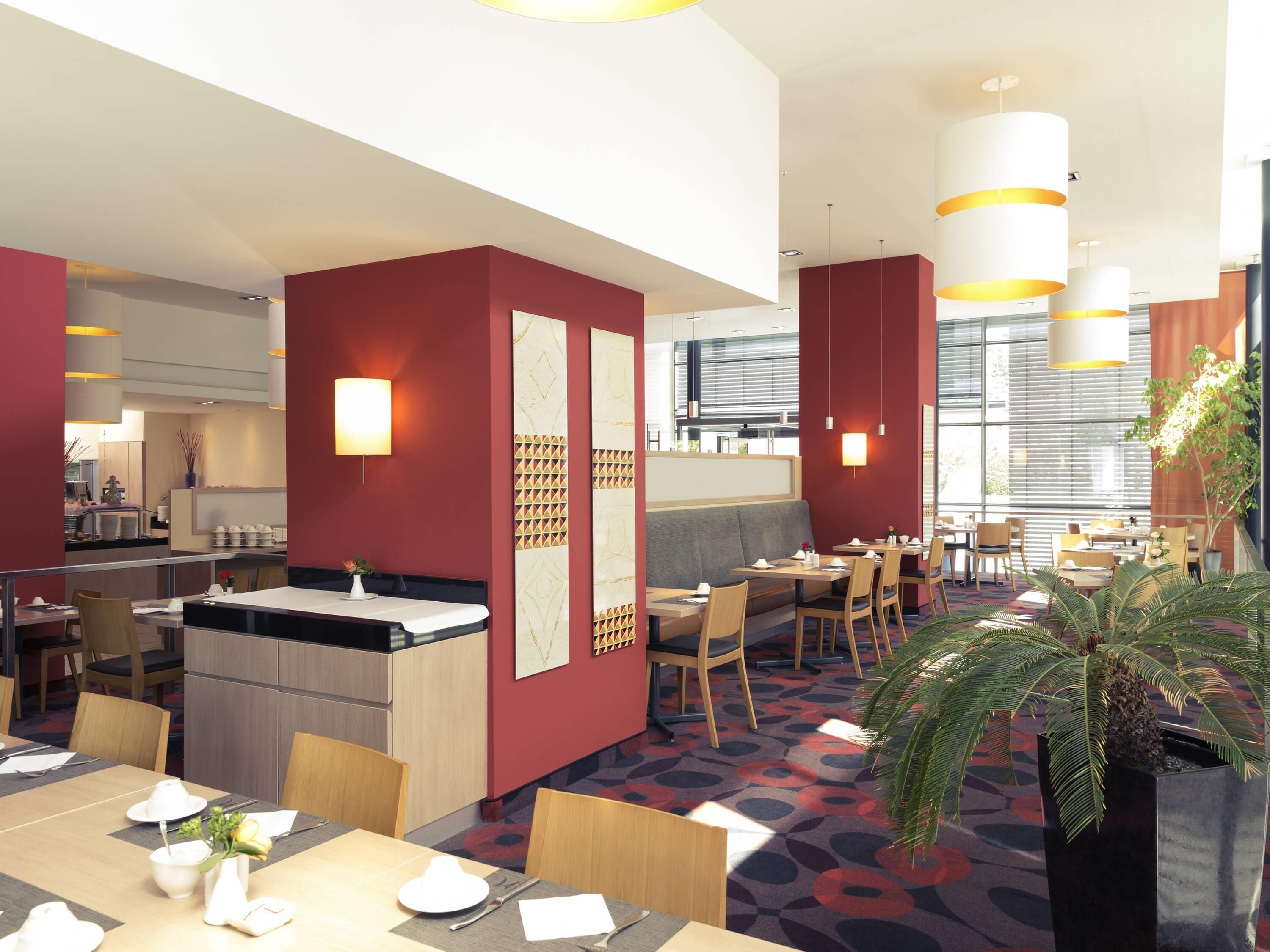 Petit déjeuner buffet (23 EUR par personne)