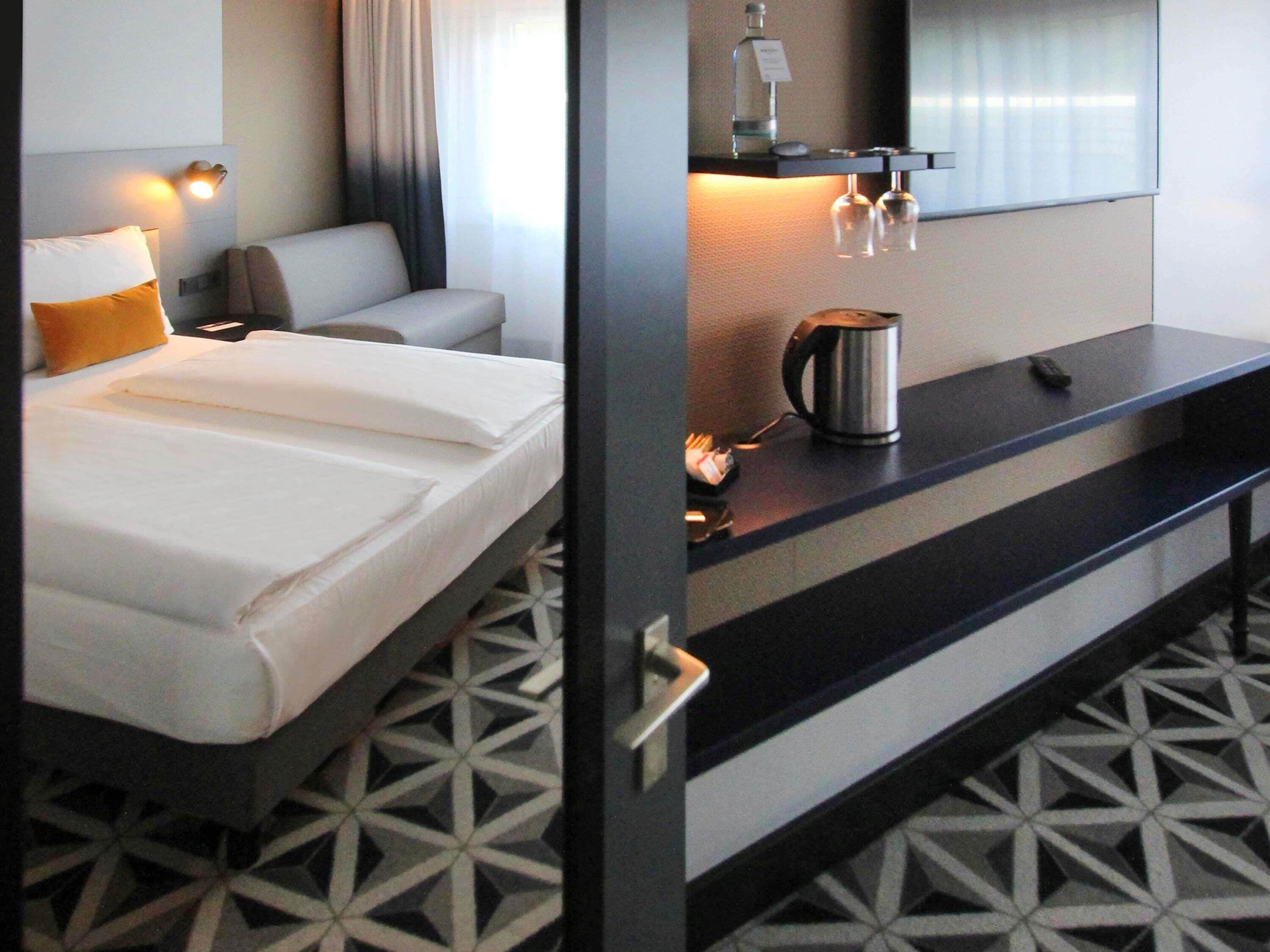Standardzimmer, 1 Queen-Bett | Zimmersafe, Schreibtisch, Verdunkelungsvorhänge, schallisolierte Zimmer