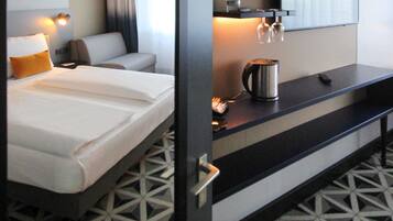 Standardzimmer, 1 Queen-Bett | Zimmersafe, Schreibtisch, Verdunkelungsvorhänge, schallisolierte Zimmer