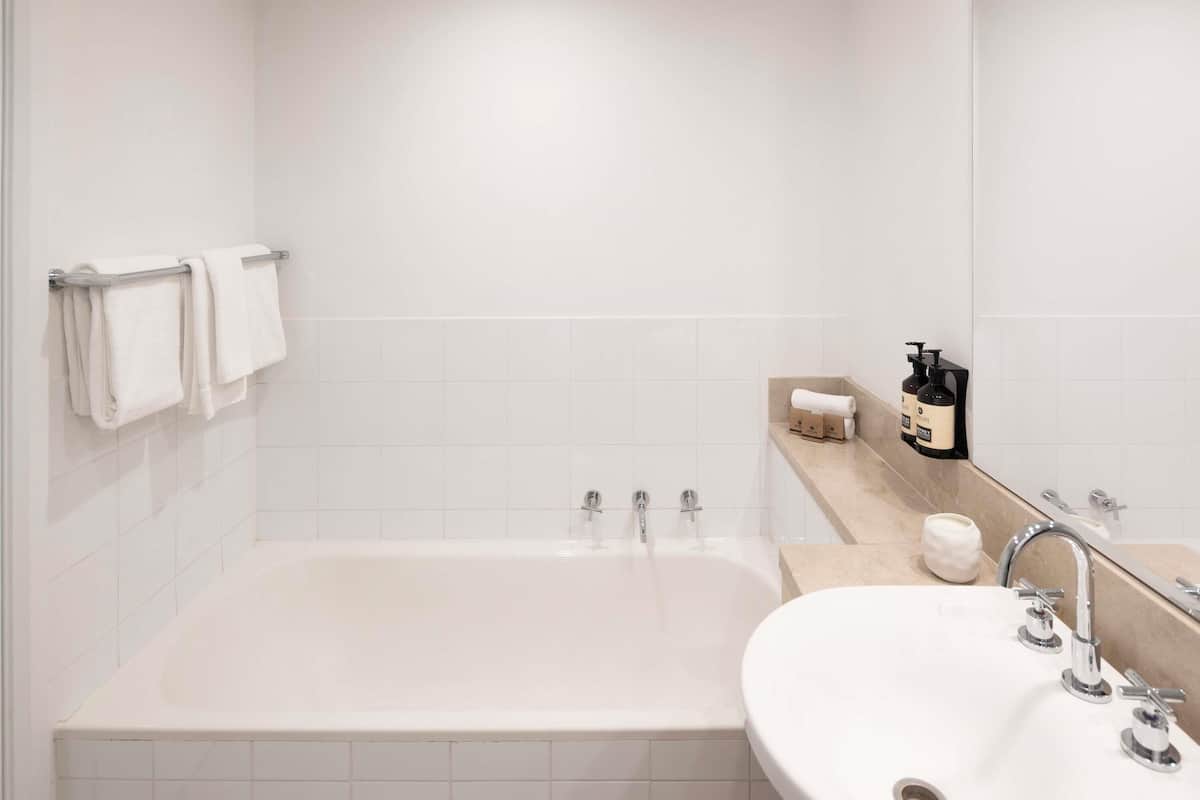 Superior Room (Bath & Balcony)