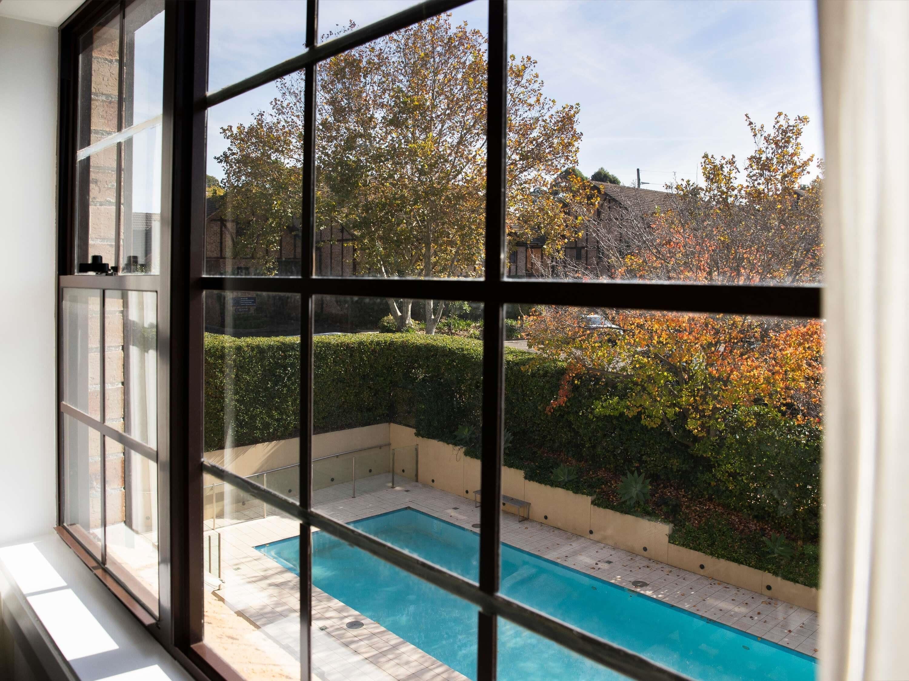 Rom – superior, 1 queensize-seng | Sengetøy av topp kvalitet, senger med overmadrass og safe på rommet