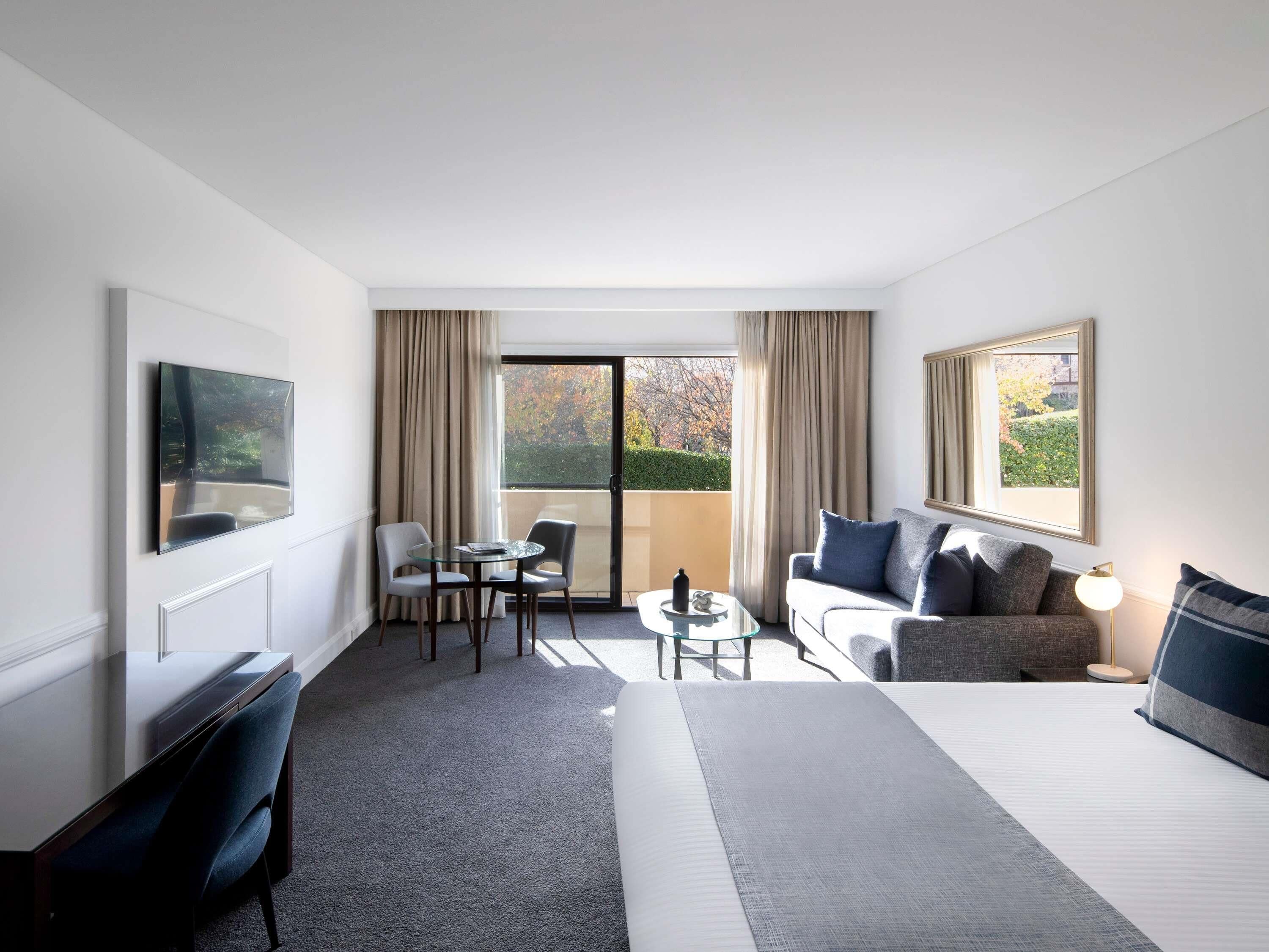 Habitación superior (Bath & Balcony) | Ropa de cama de alta calidad y colchones con acolchado adicional