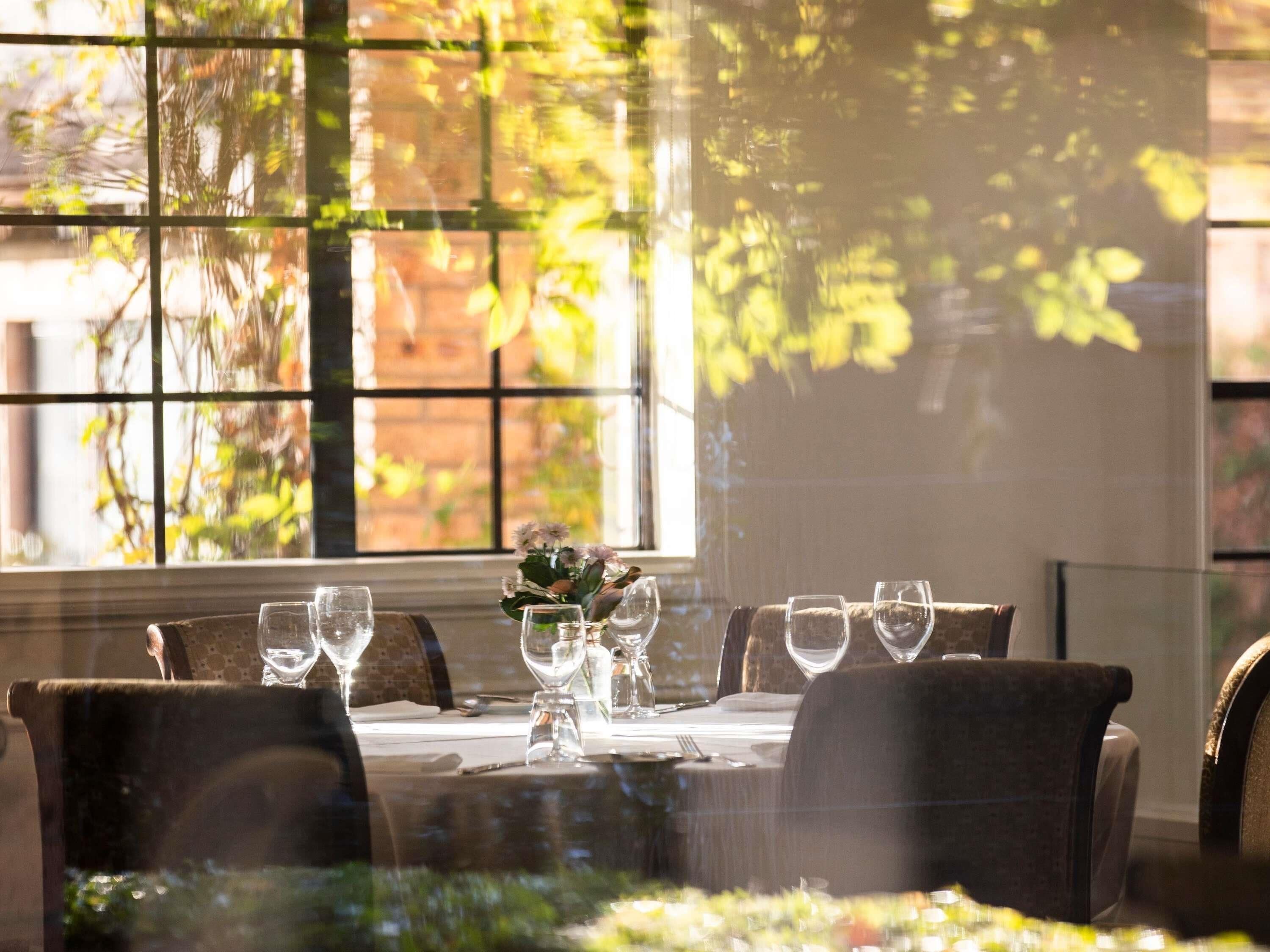 Breakfast and dinner served