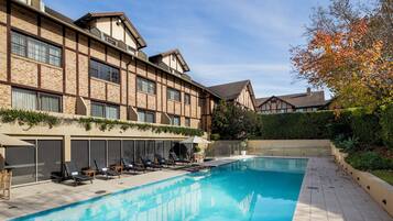 Seasonal outdoor pool, sun loungers