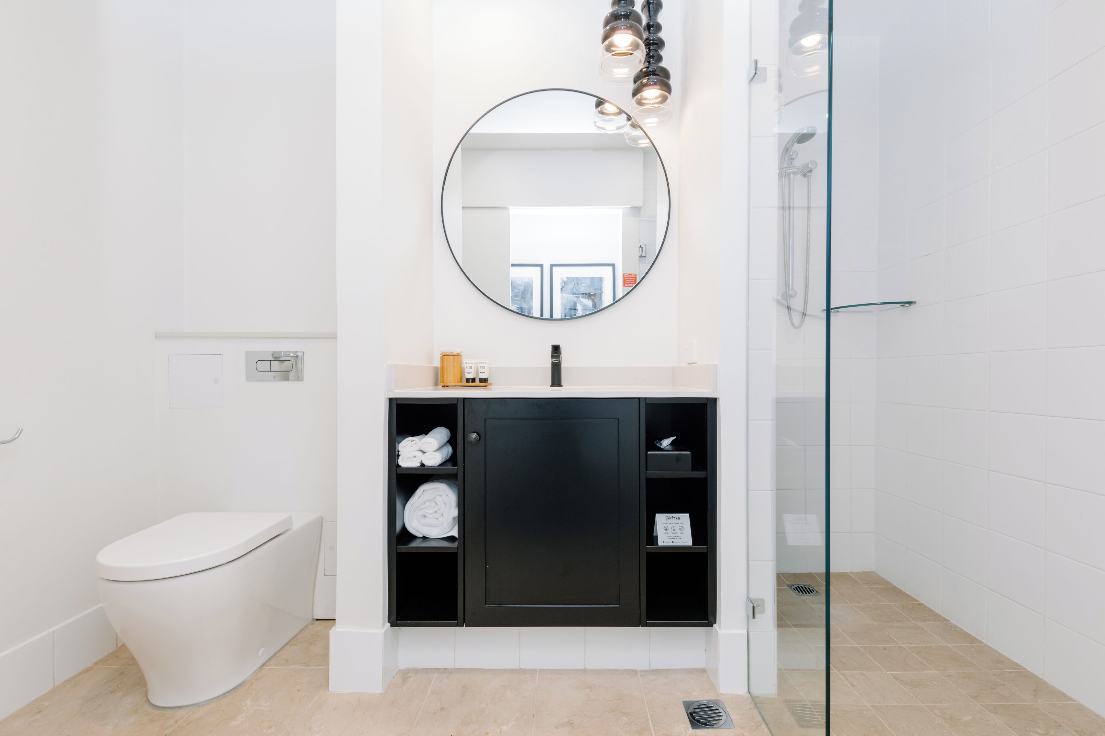 suite (lodge) | bathroom | shower, eco-friendly toiletries, hair dryer, slippers