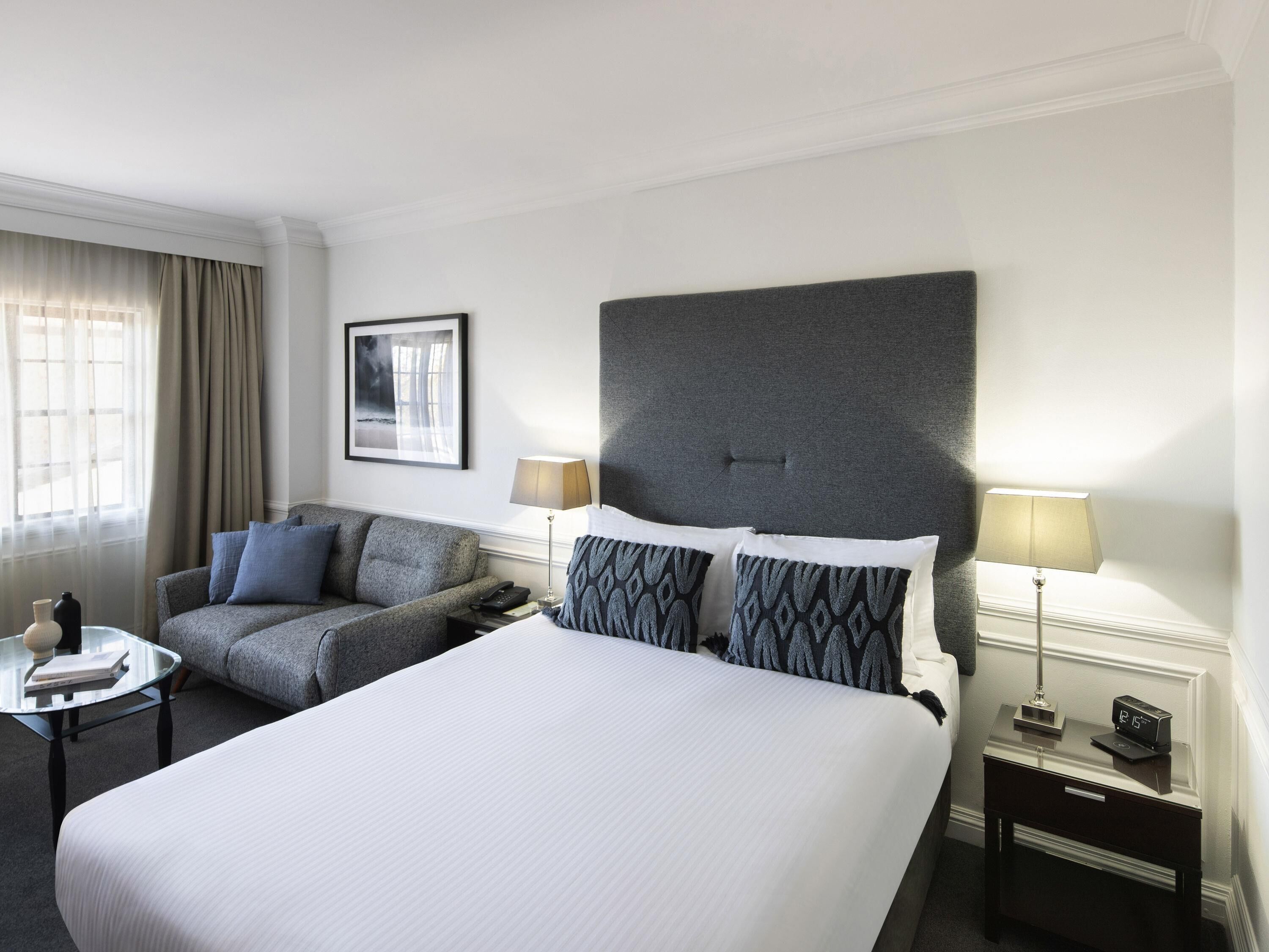 Premium Room, 1 Queen Bed | Premium bedding, pillowtop beds, in-room safe, desk