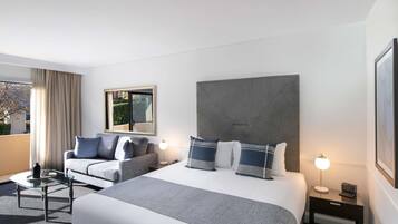 Chambre Supérieure (Bath & Balcony)