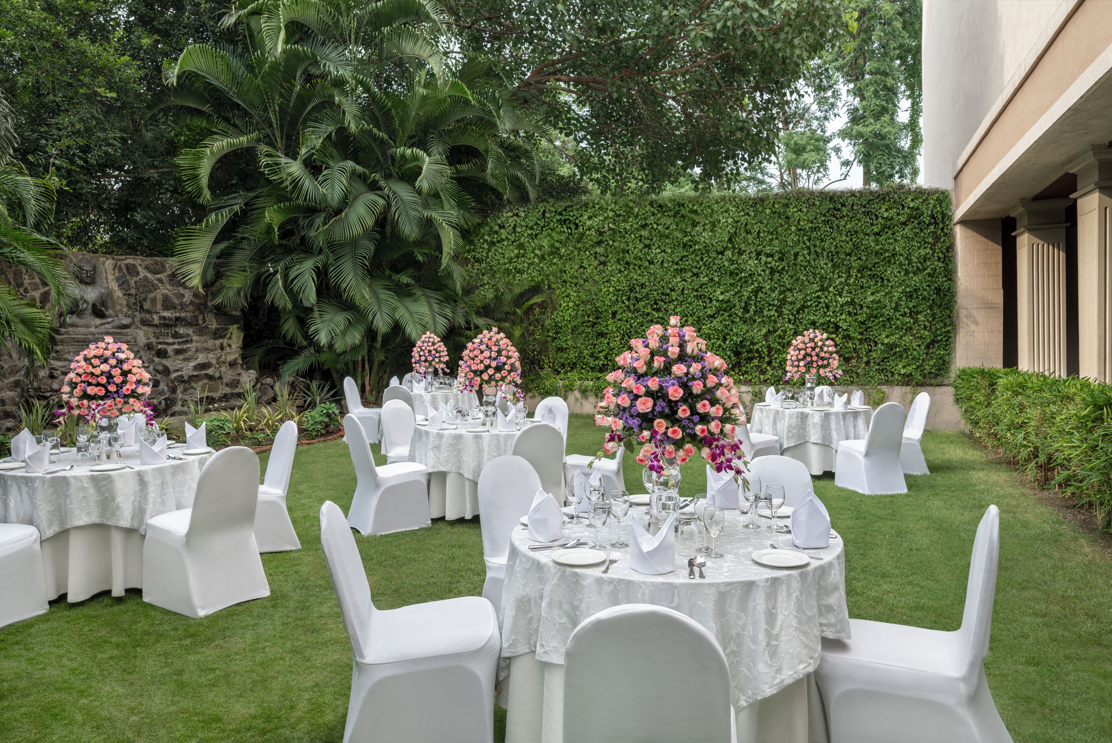 2 restaurants, breakfast, lunch, dinner served; indian cuisine