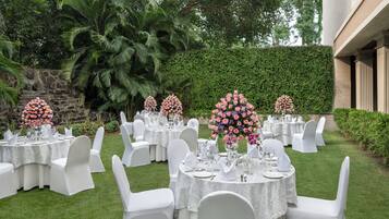 Tempat makan outdoor