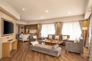 Suite, 1 Queen Bed, Garden View (Deluxe Suite) - Welcomhotel by ITC Hotels, Rama International, Aurangabad (Chhatrapati Sambhajinagar)
